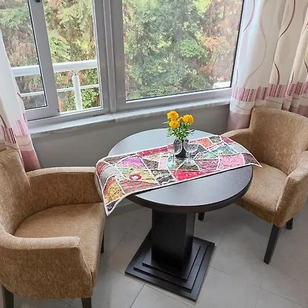 10 Apartmants Olimpia Mir Apartment *