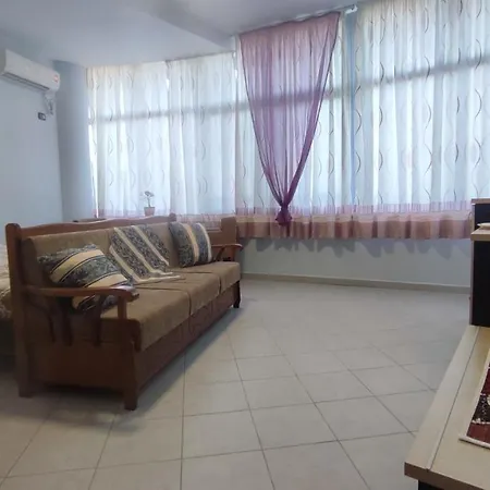 10 Apartmants Olimpia Mir Apartment *