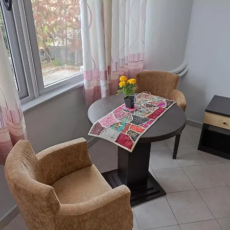 10 Apartmants Olimpia Mir Apartment *