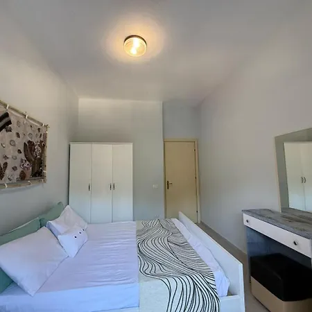 10 Apartmants Olimpia Mir شقة دراس